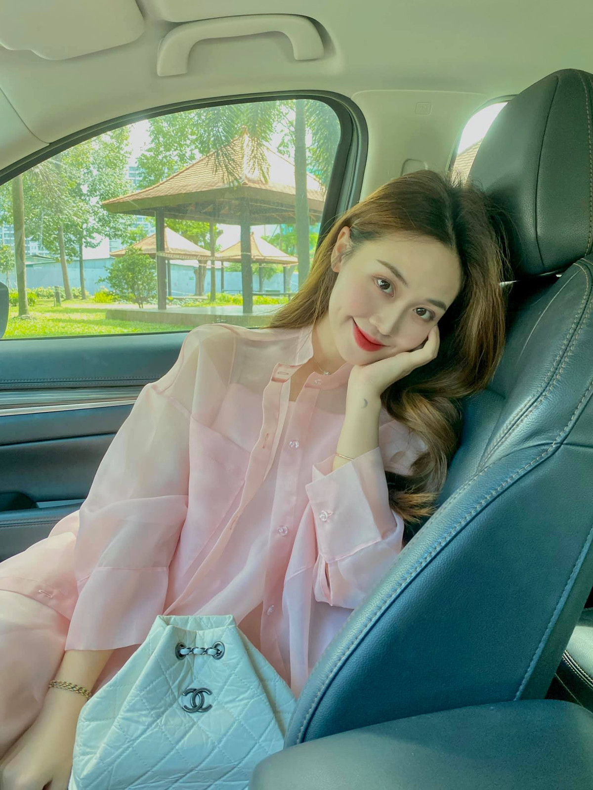 KOL, beauty blogger Lưu Thanh Xuân sở hữu vẻ đẹp hút hồn.