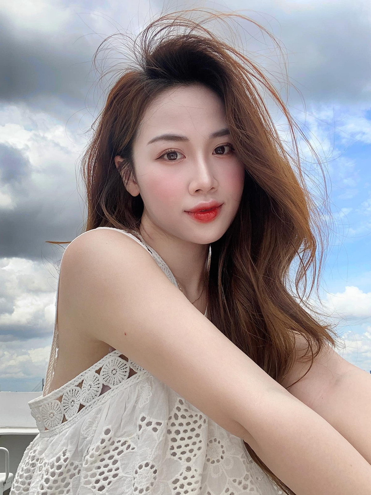 Nhờ lợi thế ngoại hình nổi bật và chăm chỉ sản xuất nội dung nên hot girl 9x Thanh Xuân đã bắt đầu được cư dân mạng chú ý từ năm 2018.