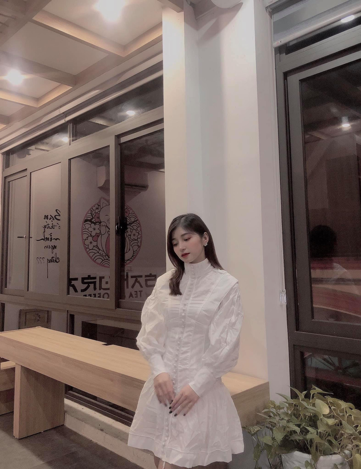 Ngoài thời gian dành cho việc học, Hoài có sở thích ghi lại những khoảnh khắc đáng nhớ bằng hình ảnh mỗi lần đi chơi, hay cafe.