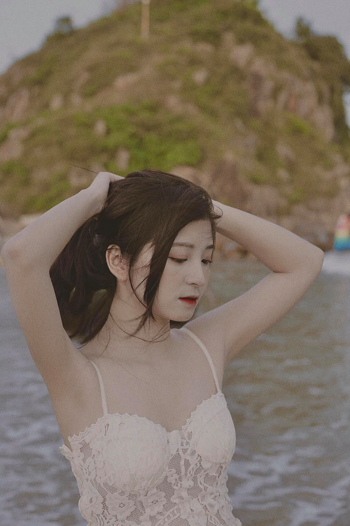 Nhan sắc đời thường của nữ sinh ngành Luật cũng vô cùng xinh đẹp, sang chảnh.