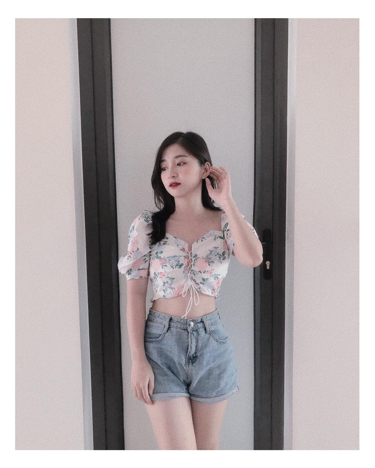 Sau ít giờ đăng tải, loạt ảnh nhanh chóng nhận về hàng chục ngàn lượt like, chia sẻ và bình luận rầm rộ.