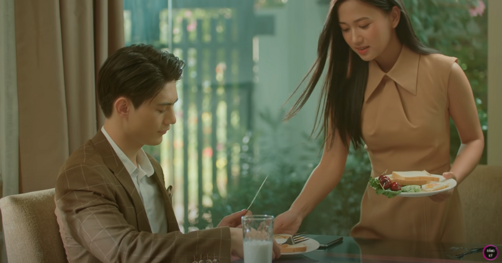 Được biết, Bùi Thị Thu Hương sinh năm 1998 tại Bắc Kạn. Hiện tại, Thu Hương đang là mẫu ảnh, diễn viên và MC của Đài Truyền hình Việt Nam.