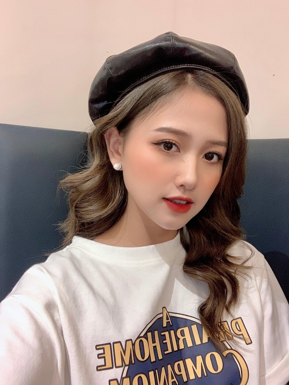 Vẻ đẹp trong sáng, hồn nhiên của nữ chính MV “Sai cách yêu”. Ảnh: Tổng hợp