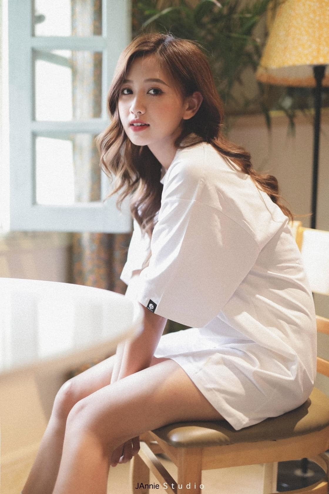 Cô luôn cố gắng để thay đổi và hoàn thiện bản thân mỗi ngày, hướng tới hình ảnh một cô gái hoàn hảo.