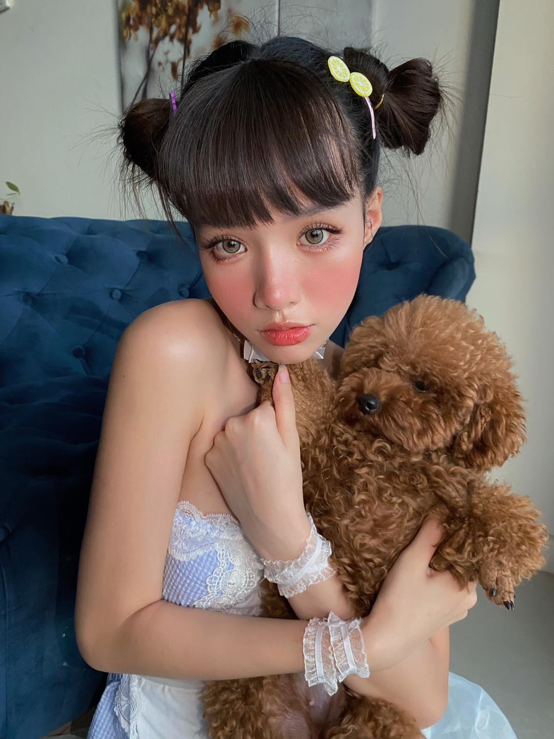 Jimin Young thường xuyên xuất hiện với khuôn mặt được make up kỹ lưỡng.