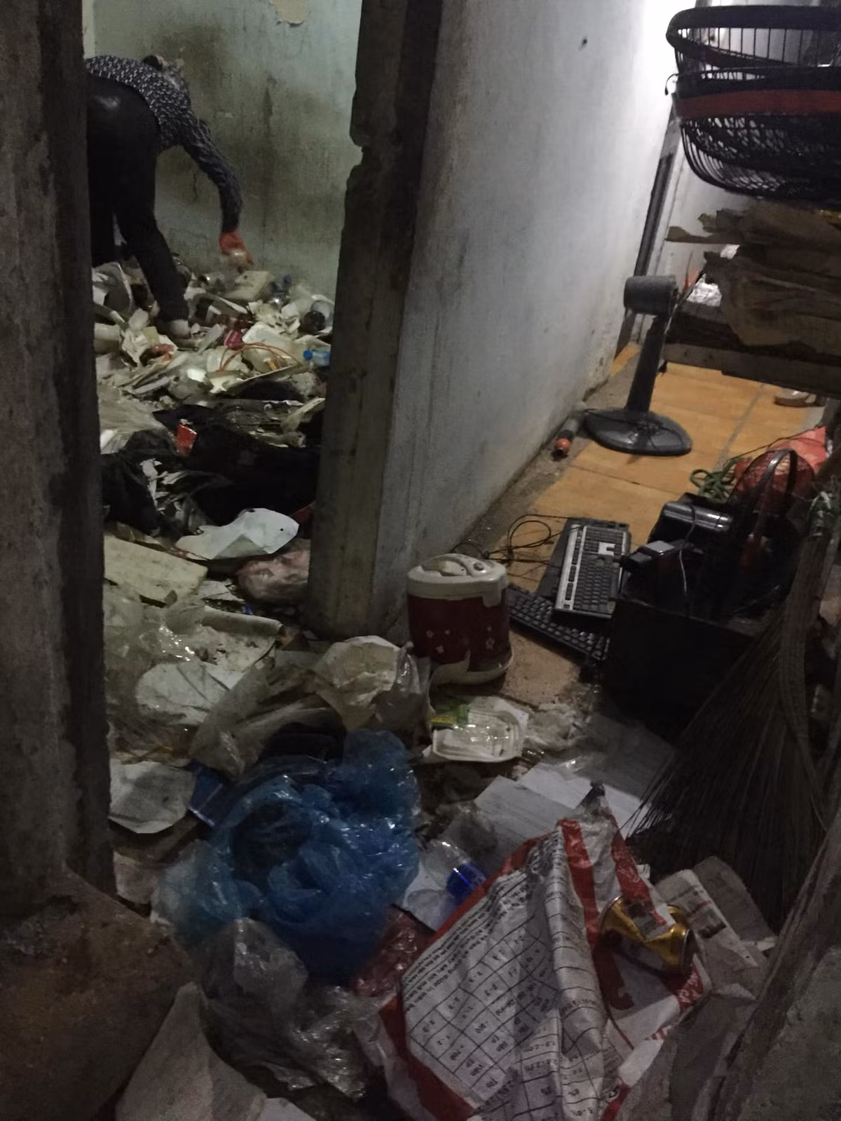 Phòng trọ bẩn là câu chuyện không còn mới, tuy nhiên mỗi lần xuất hiện trên mạng xã hội là mỗi lần dư luận được dịp ngã ngửa với cảnh tượng bên trong.