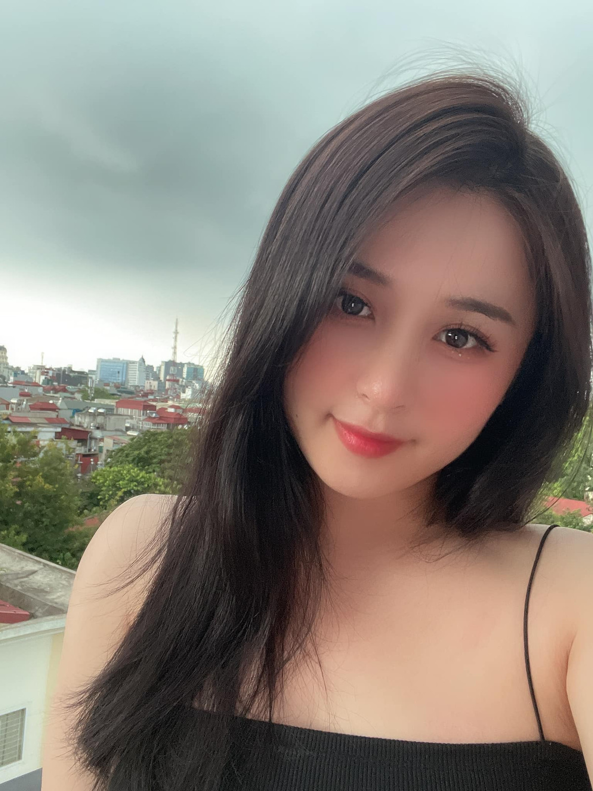 Bên cạnh gương mặt "ăn tiền", nữ streamer người Tày còn thu hút với vóc dáng nuột nà.