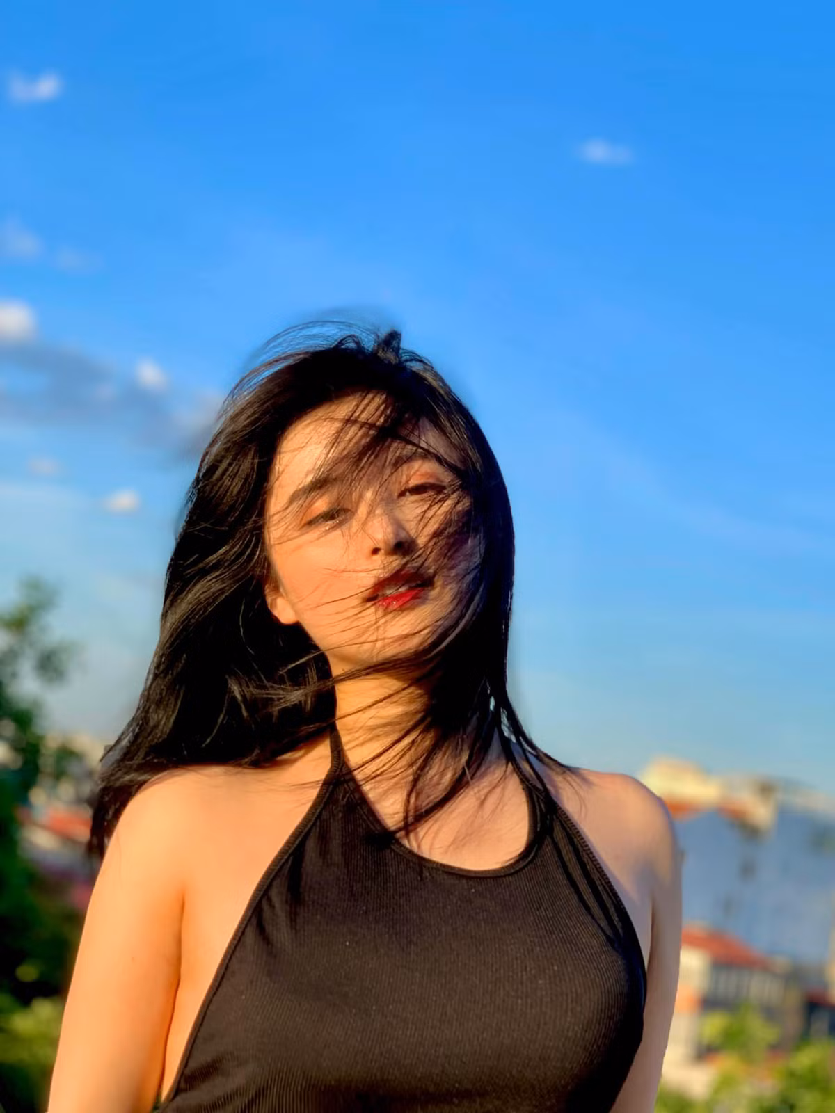 Sau khi lấy chồng, Thảo Nari tập chung vào công việc streamer và người mẫu ảnh.