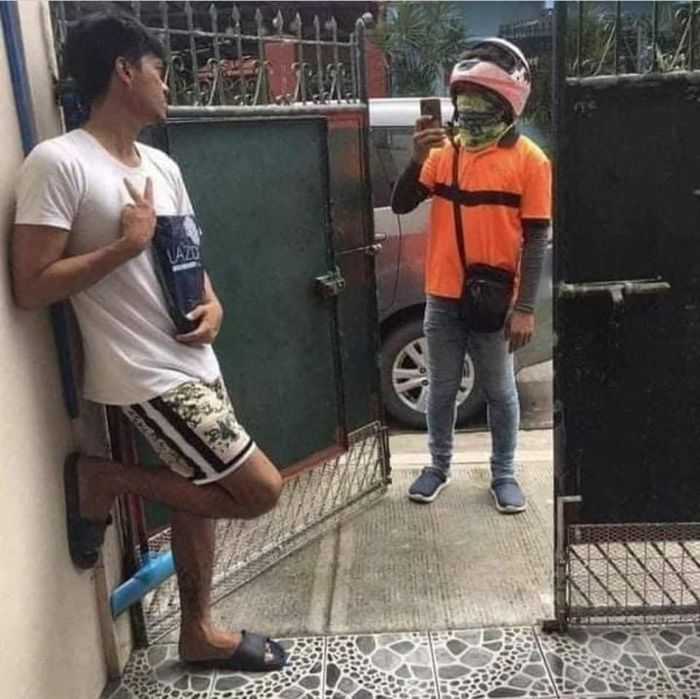 Ngay sau khi những bức ảnh này được lên sóng, cộng đồng mạng đã đưa ra nhiều bình luận. Người thì hào hứng tạo dáng sao cho chất nhất, người lại tỏ vẻ không thích bởi đó là hình ảnh cá nhân.