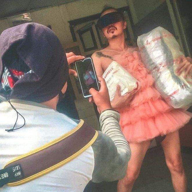 Đôi khi cũng chính các anh shipper ấy lại là người mang lại niềm vui cho chúng ta bởi sự dễ thương, hài hước của mình.