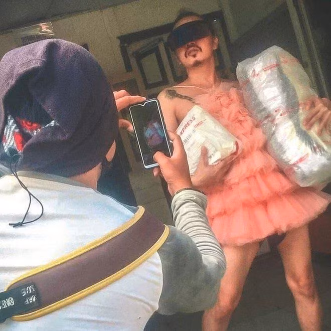 Đôi khi cũng chính các anh shipper ấy lại là người mang lại niềm vui cho chúng ta bởi sự dễ thương, hài hước của mình.