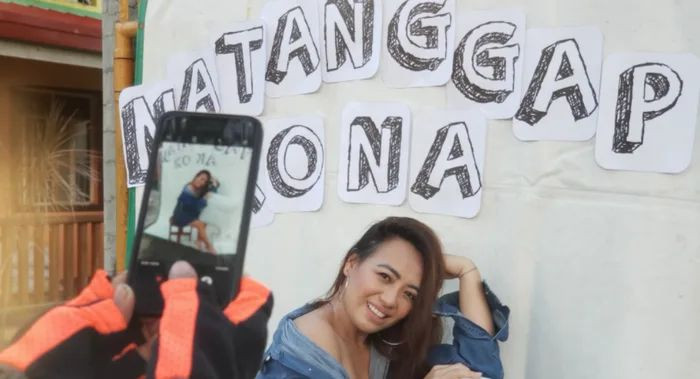 Tranh thủ cơ hội tạo dáng biết đâu sau này mình nổi tiếng.