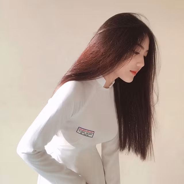 Tuy không nổi như nhiều hot girl đình đám khác, nhưng bản thân Triệu Vy cũng được quan tâm rất nhiều, phần vì ngoại hình nổi trội, phần vì vóc dáng ấn tượng và phần nhiều khác vì cái tên khá đặc biệt.