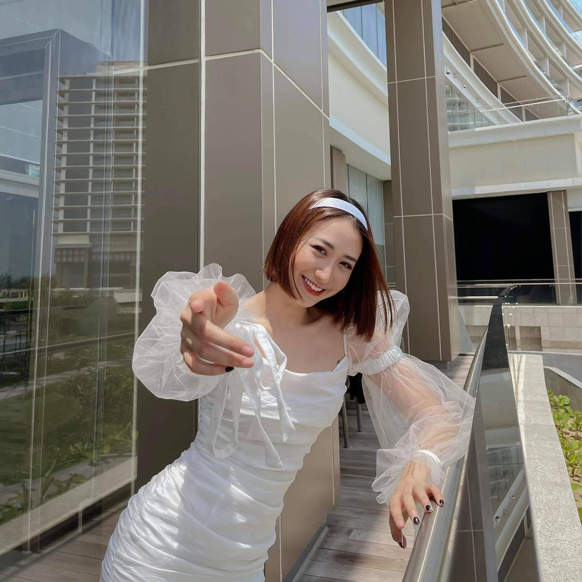 Trên Facebook và Instagram, hot girl Kiều Ly Phạm liên tục chia sẻ loạt ảnh xinh đẹp và gợi cảm.