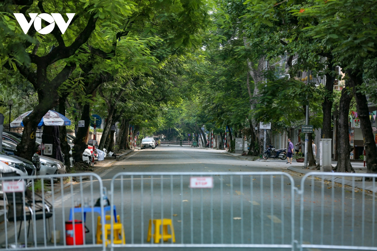 Quang cảnh vắng vẻ bên trong khu vực cách ly y tế.