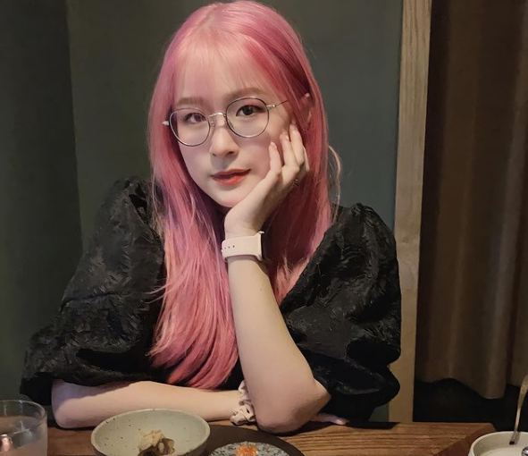 Cô kinh doanh từ năm 14 tuổi mà vẫn giữ vững thành tích học tập ấn tượng.