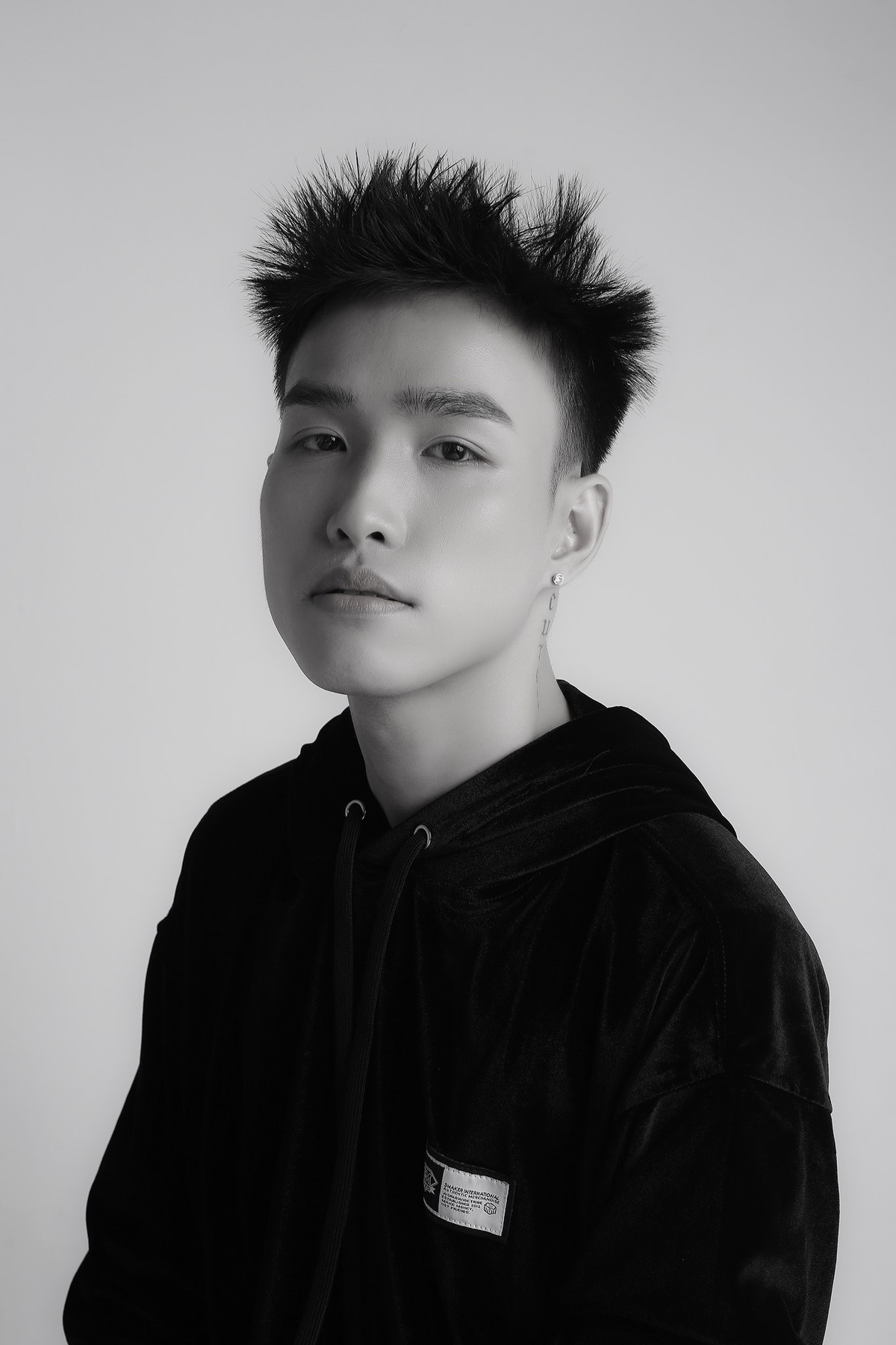 Hiện tại, Củ Tỏi đã từ giã con đường nghệ thuật để về tham gia kinh doanh buôn bán hỗ trợ gia đình.