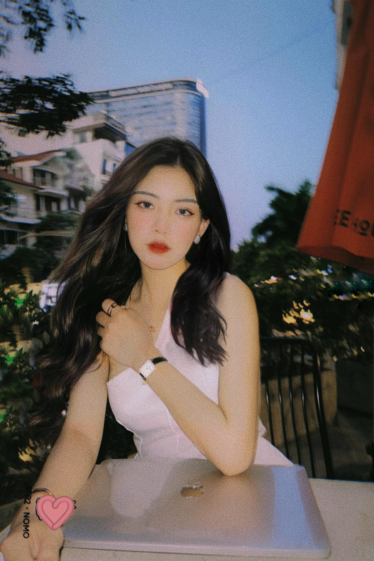 Ngoài làm mẫu ảnh, Khánh Ngọc cũng tập tành kinh doanh online và mong muốn được phát triển nhiều hơn ở lĩnh vực này.