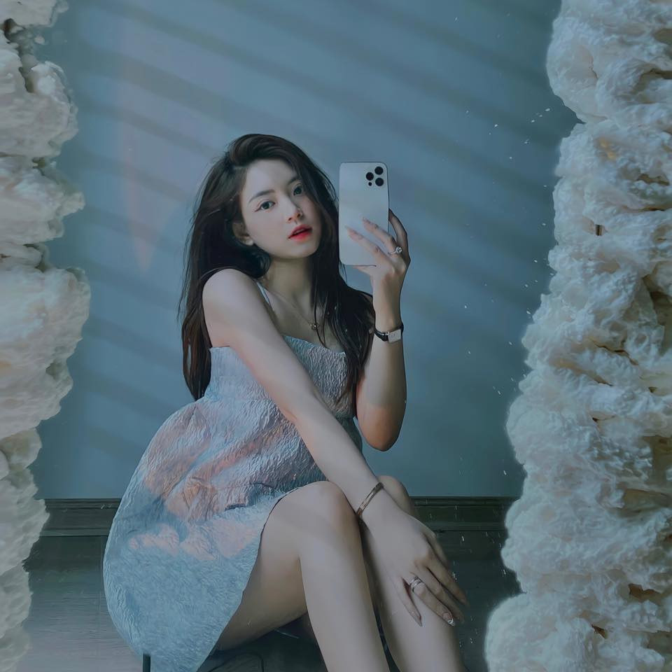 Với chiều cao 1m60, tỉ lệ cơ thể cân đối cùng đôi chân thon dài là vũ khí lợi hại của cô nàng trong từng bức ảnh.