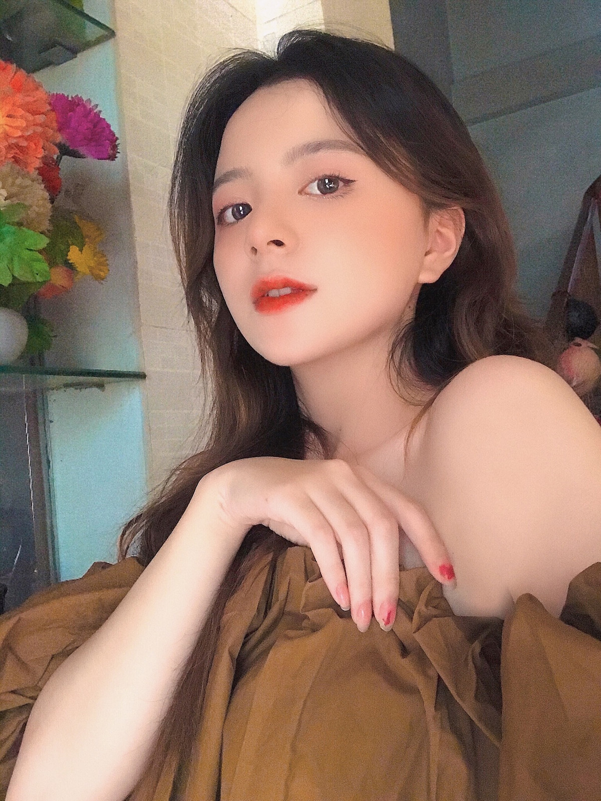 Cô nàng có vẻ đẹp thuần khiết, gương mặt khả ái được ví như "hoa ban trắng của núi rừng Tây Bắc".