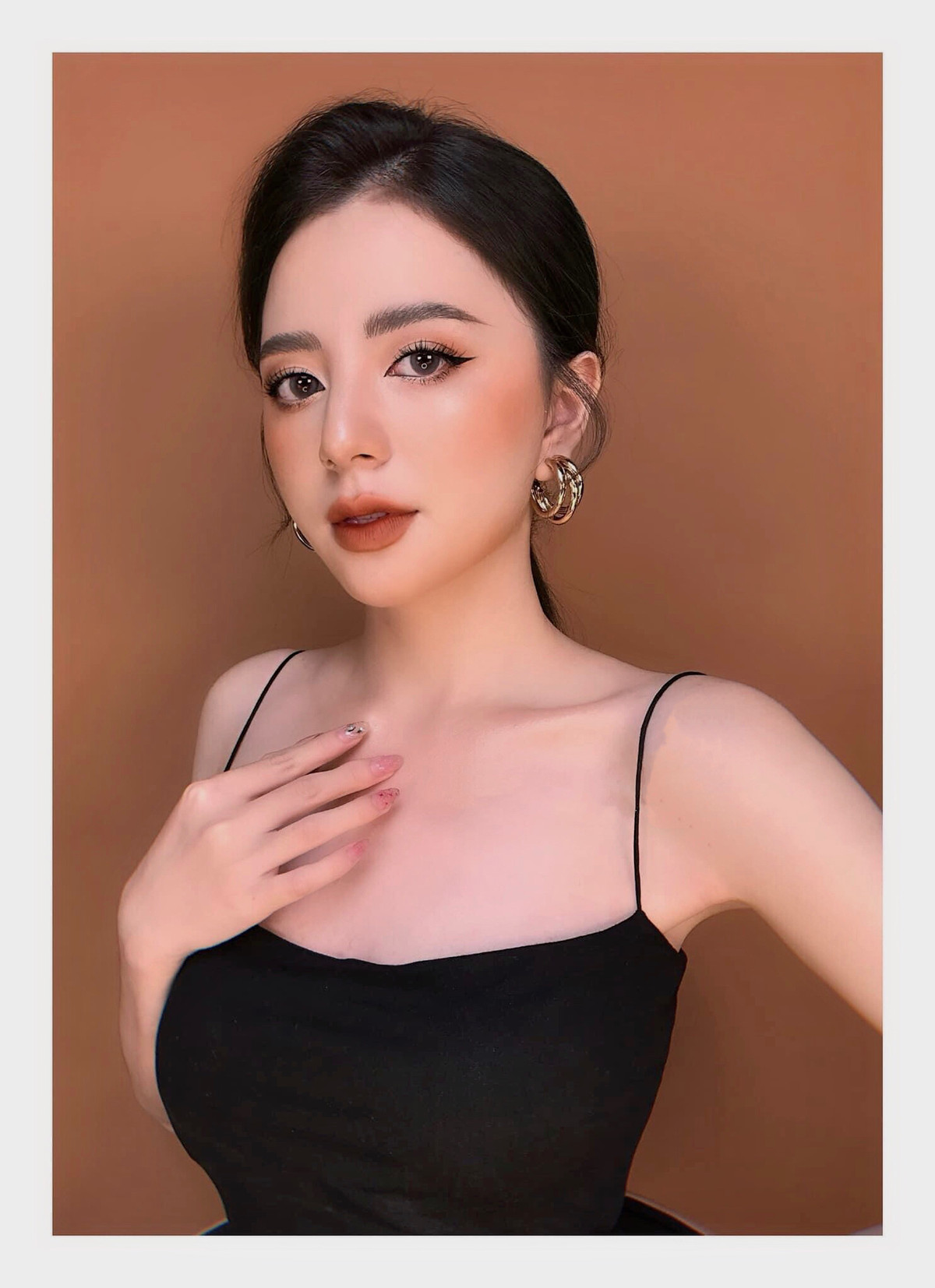 Dù ở bất kỳ góc chụp nào Nhung cũng toát lên vẻ đẹp quyến rũ.