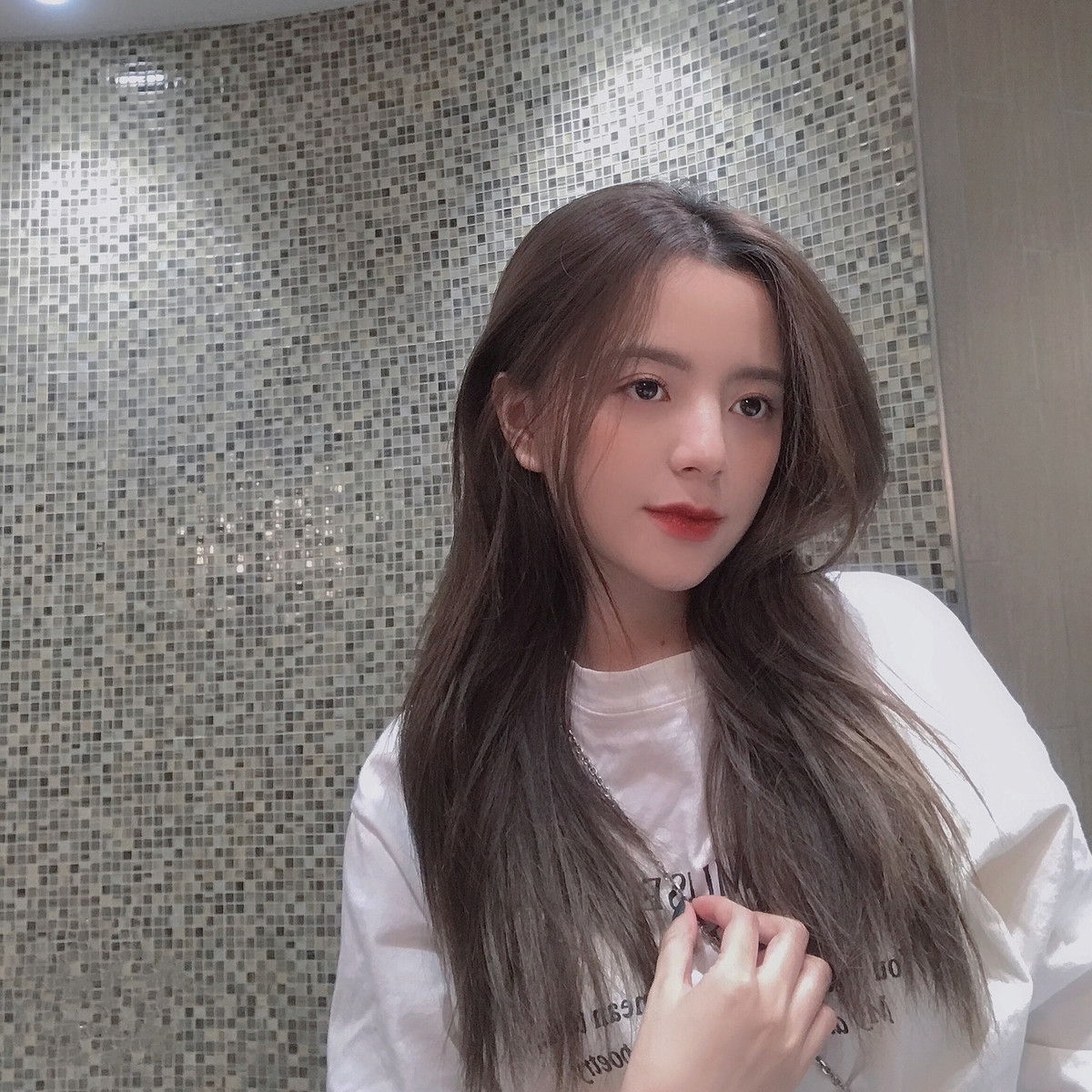 Cô nàng còn gây ấn tượng bởi khả năng diễn xuất trước ống kính.