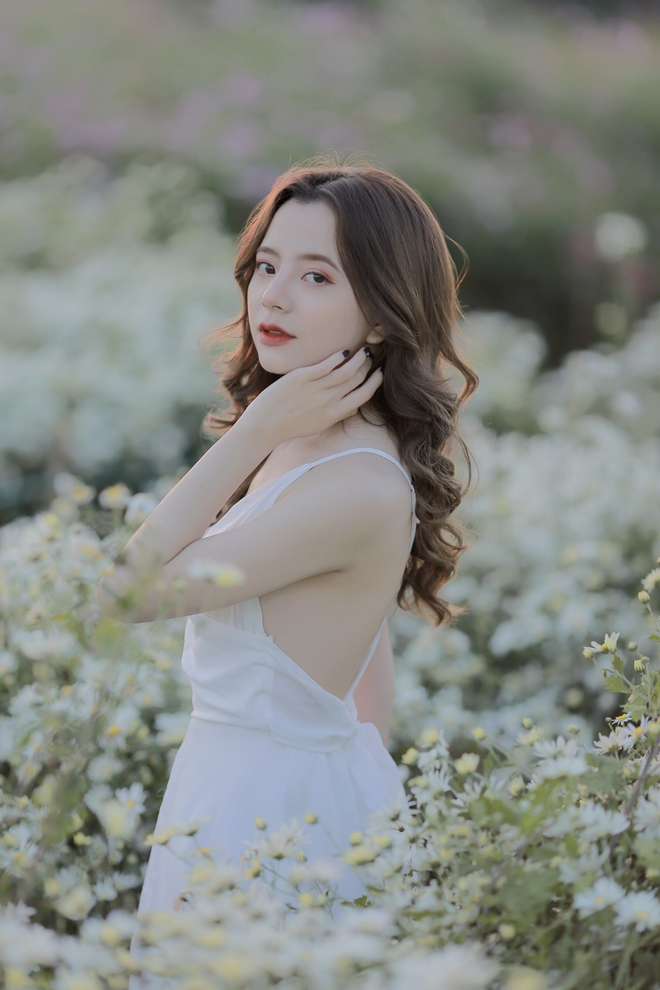 Gái xinh 2K từng giành giải Á Khôi trong cuộc thi Miss Văn hóa - Du lịch Mở rộng do trường Đại học Thủ đô tổ chức. Không những vậy, cô nàng còn là thí sinh lọt vào Top 5 gương mặt ấn tượng khuấy đảo Hot Face Việt Nam 2020.