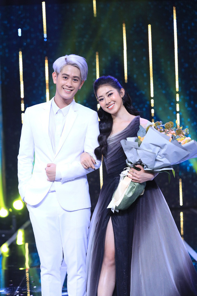 Vừa xinh đẹp, gợi cảm nên sự xuất hiện của Mai Sương trong show hẹn hò này khiến cư dân mạng không khỏi tò mò.