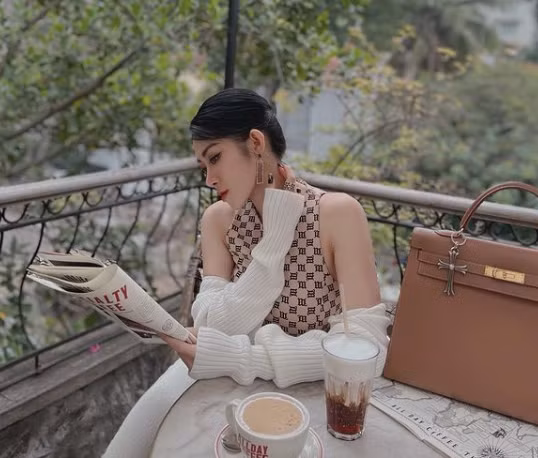 Được biết, sau khi tham gia Người ấy là ai, vào năm 2020 Mai Sương gặp sự cố gây ảnh hưởng nghiêm trọng đến sức khỏe khi tiêm filler cho môi.