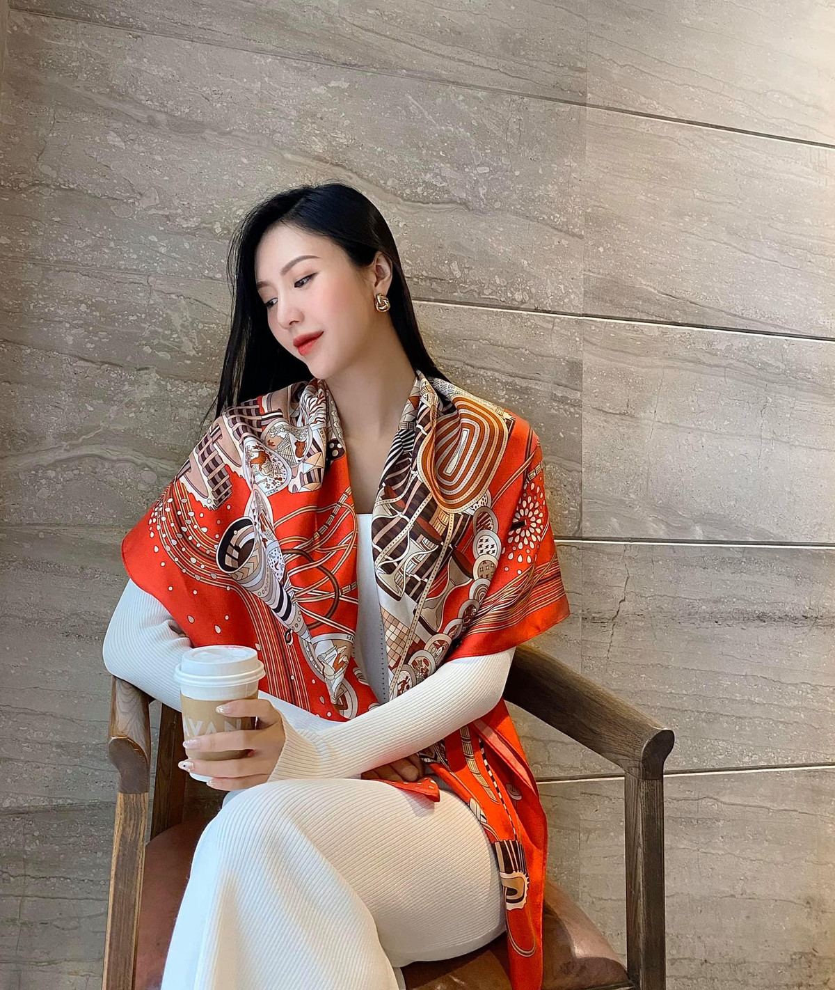 Ngọc Châm còn được biết đến với tư cách tiếp viên hàng không mặc dù cô không còn gắn bó với nghề.