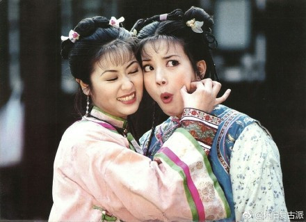 Hoàn châu cách cách 1998 có thể coi là một trong những bộ phim quốc dân của màn ảnh Hoa ngữ. Mặc dù đã phát sóng cách đây đã hơn 20 năm, trở thành ký ức tuổi thơ của nhiều khán giả thế hệ trước.