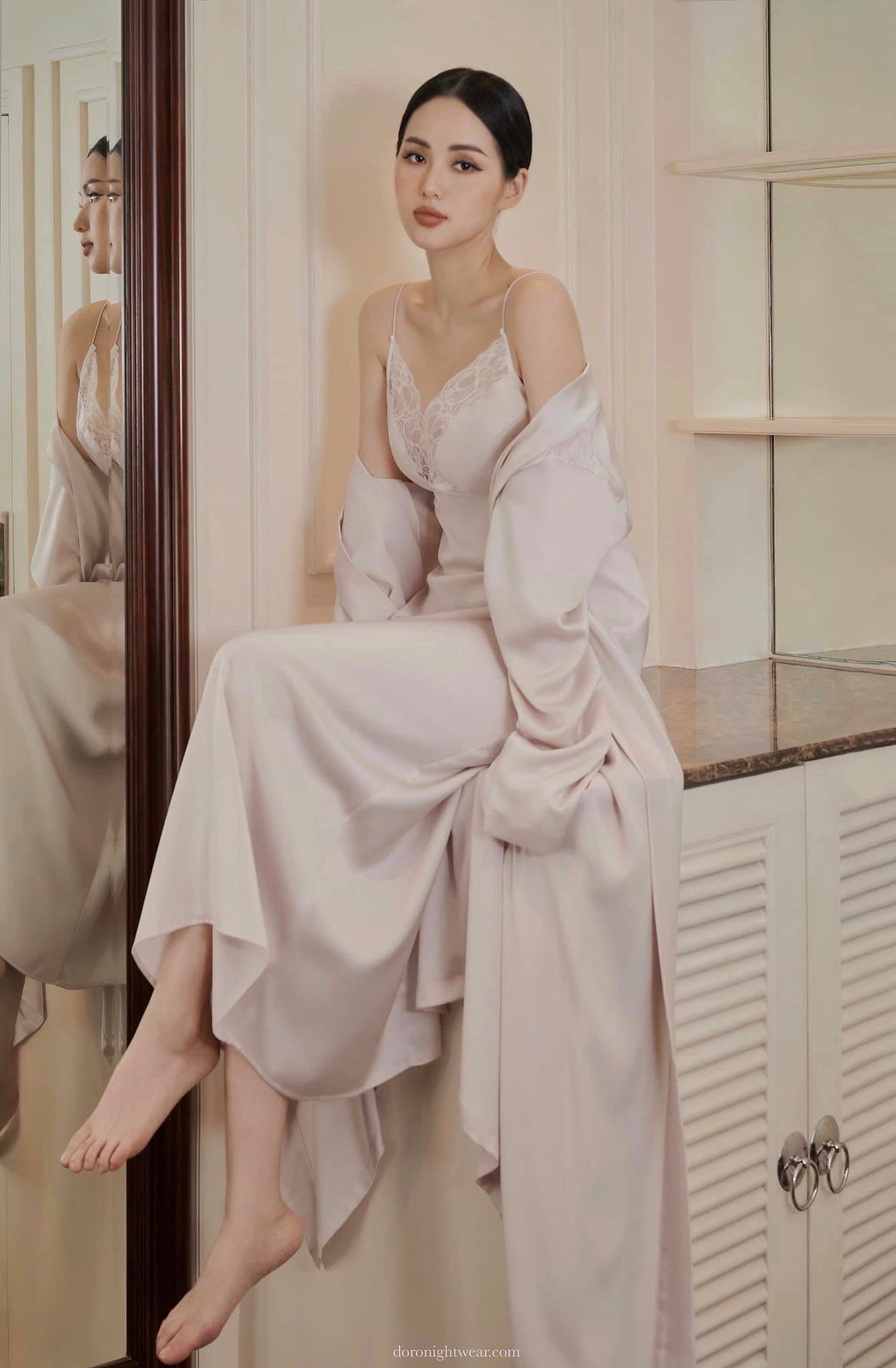 Cô theo đuổi phong cách gợi cảm nên nhan sắc ngày càng mặn mà, quyến rũ hơn.