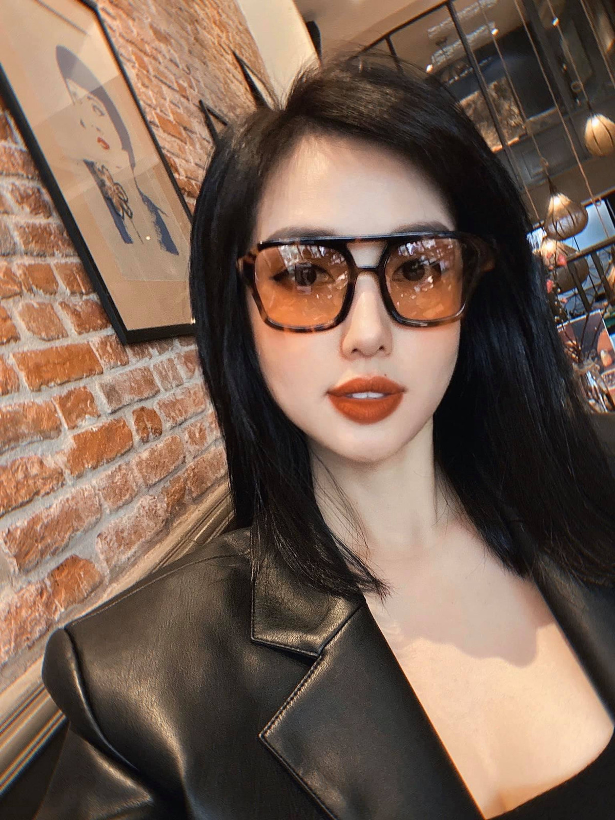 Tâm Tít cũng từng bị nghi phẫu thuật thẩm mỹ khuôn mặt nhưng đã lên tiếng phủ nhận.