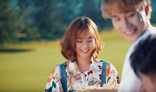 Ngoài Thiên An, nữ streamer MisThy cũng từng là nữ chính trong MV Em gì ơi của Jack. Trong MV, Misthy hóa thân thành một cô gái năng động và hoạt bát.