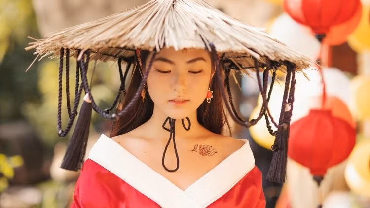 Đảm nhận vai nữ chính trong MV Hoa hải đường của Jack là gái xinh Hà thành Linh Chi.