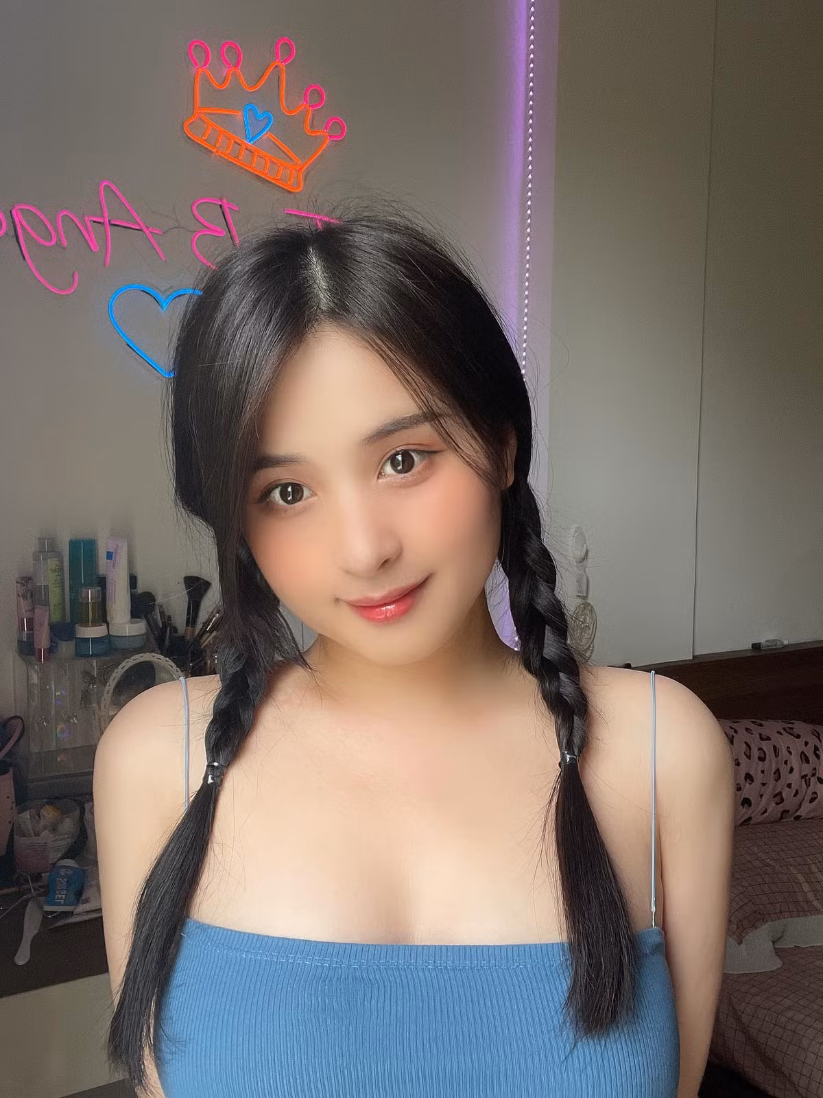 Cùng với nhan sắc dễ thương, Thảo Nari còn được khen ngợi bởi tính cách nhẹ nhàng, trầm ổn.