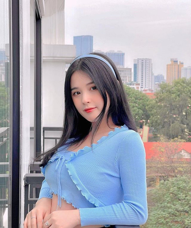 Sự thay đổi của cô nàng hot girl được nhiều người khen ngợi, bên cạnh đó không ít lời dèm pha.