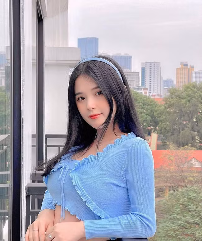 Sự thay đổi của cô nàng hot girl được nhiều người khen ngợi, bên cạnh đó không ít lời dèm pha.