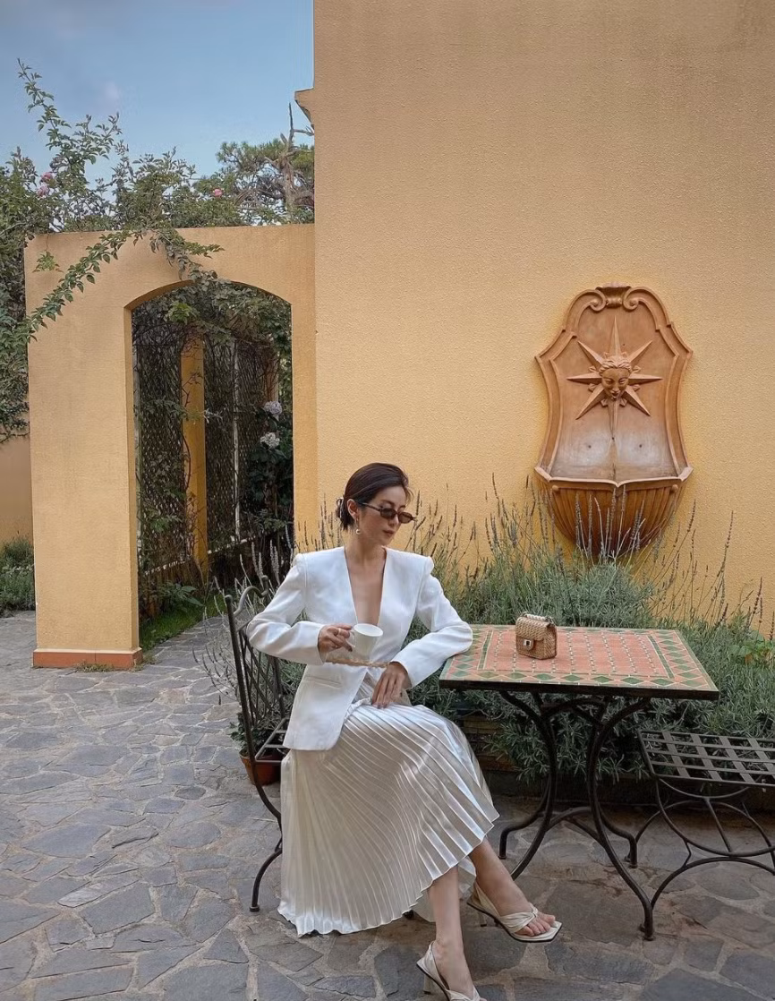 Hay ở một góc độ khác, fan còn thẳng thắn nhận xét, Ngọc Anh là một điển hình cho màn lão hóa ngược thành công.