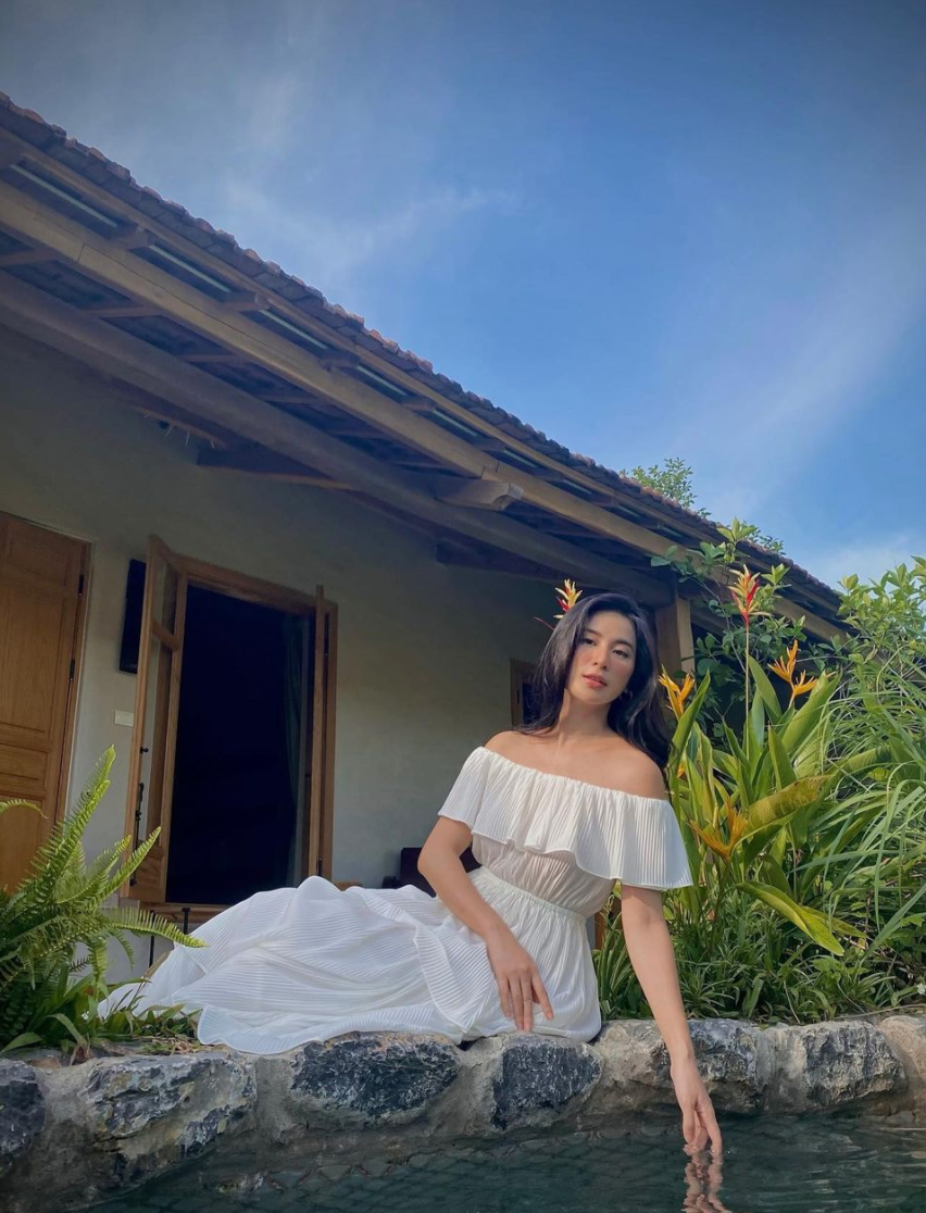 Ngọc Anh là một trong những hot girl Hà thành có quyết định lên xe hoa sớm sau khi đạt được một số thành công nhất định và được cộng đồng mạng biết đến.