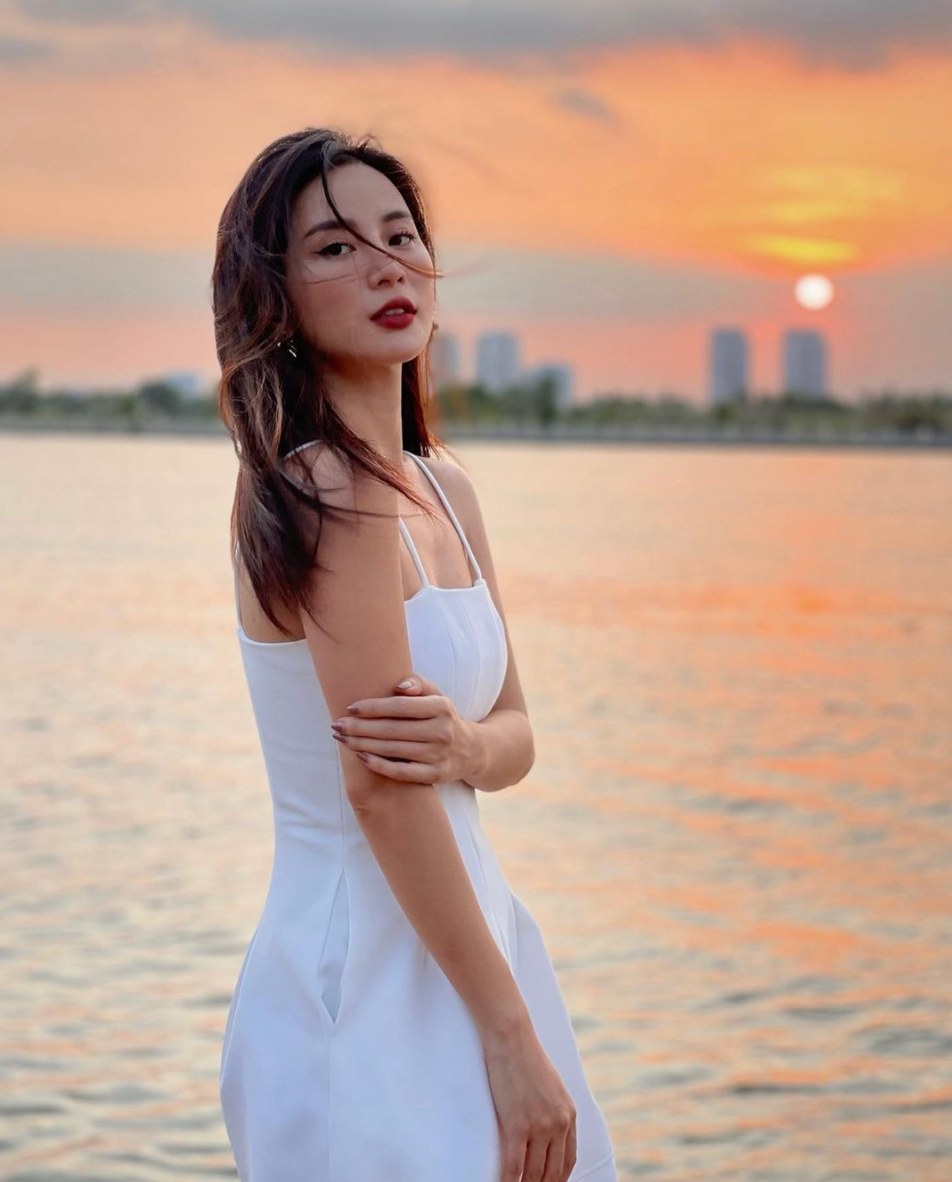 Cụ thể, khi được hỏi quyết định dừng lại với bố hai đứa bé có phải chuyện khó khăn không, Ngọc Anh đã trả lời: "Chị là kiểu hơi truyền thống, cổ điển, nghĩ cho người khác nữa. Nên thường chị sẽ cố hết sức cho đến khi cảm thấy mình không thể cố thêm được nữa". Ảnh: IGNV