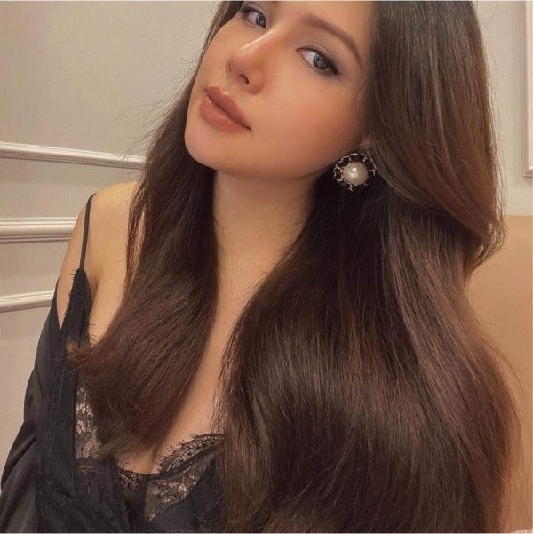 Mới đây, hot girl Phanh Lee khiến người hâm mộ không khỏi trầm trồ khi đẳng tải hình ảnh selfie tại nhà khoe khéo nhan sắc xinh đẹp quyến rũ sau sinh.