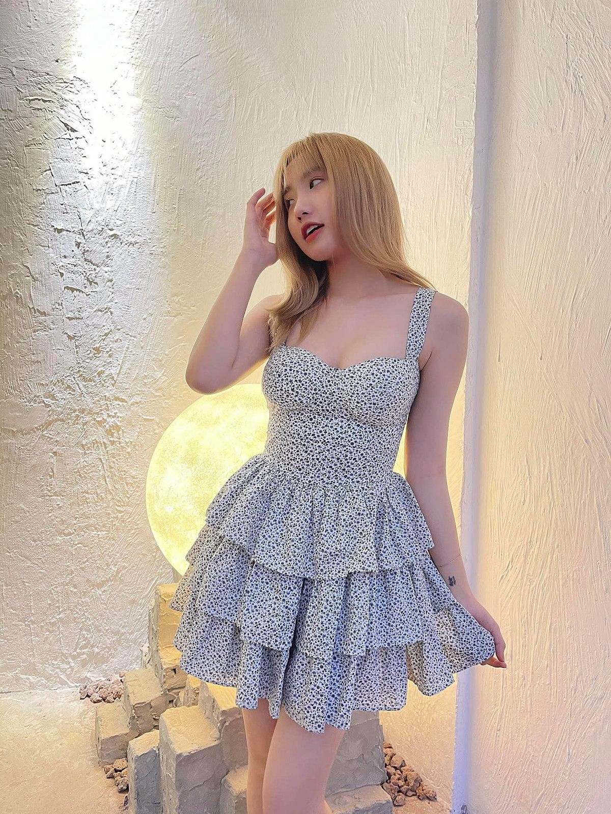 Tuy nhiên, chính những bức ảnh này khiến Huyền vấp phải nhiều chỉ trích. Những tấm ảnh táo bạo của cô được cho là không phù hợp với độ tuổi và nhận được rất nhiều "gạch đá". Ảnh: FBNV