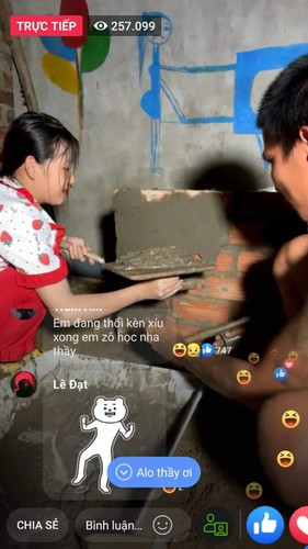 Có thời điểm, livestream của YouTuber này đạt gần 300 nghìn người xem cùng lúc. Với con số trên, Lộc Fuho đã phá kỷ lục trước đó của CEO Đại Nam - Nguyễn Phương Hằng từng lập được với hơn 220 nghìn lượt người xem.