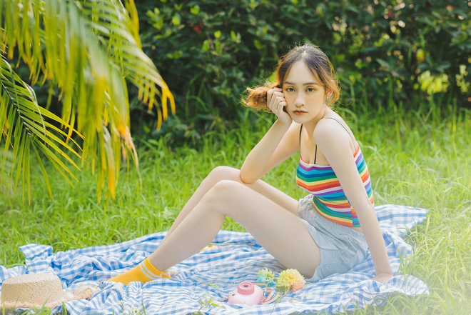 Trên trang cá nhân, Bảo Vân thường chia sẻ những hình ảnh vui tươi, tràn đầy năng lượng.