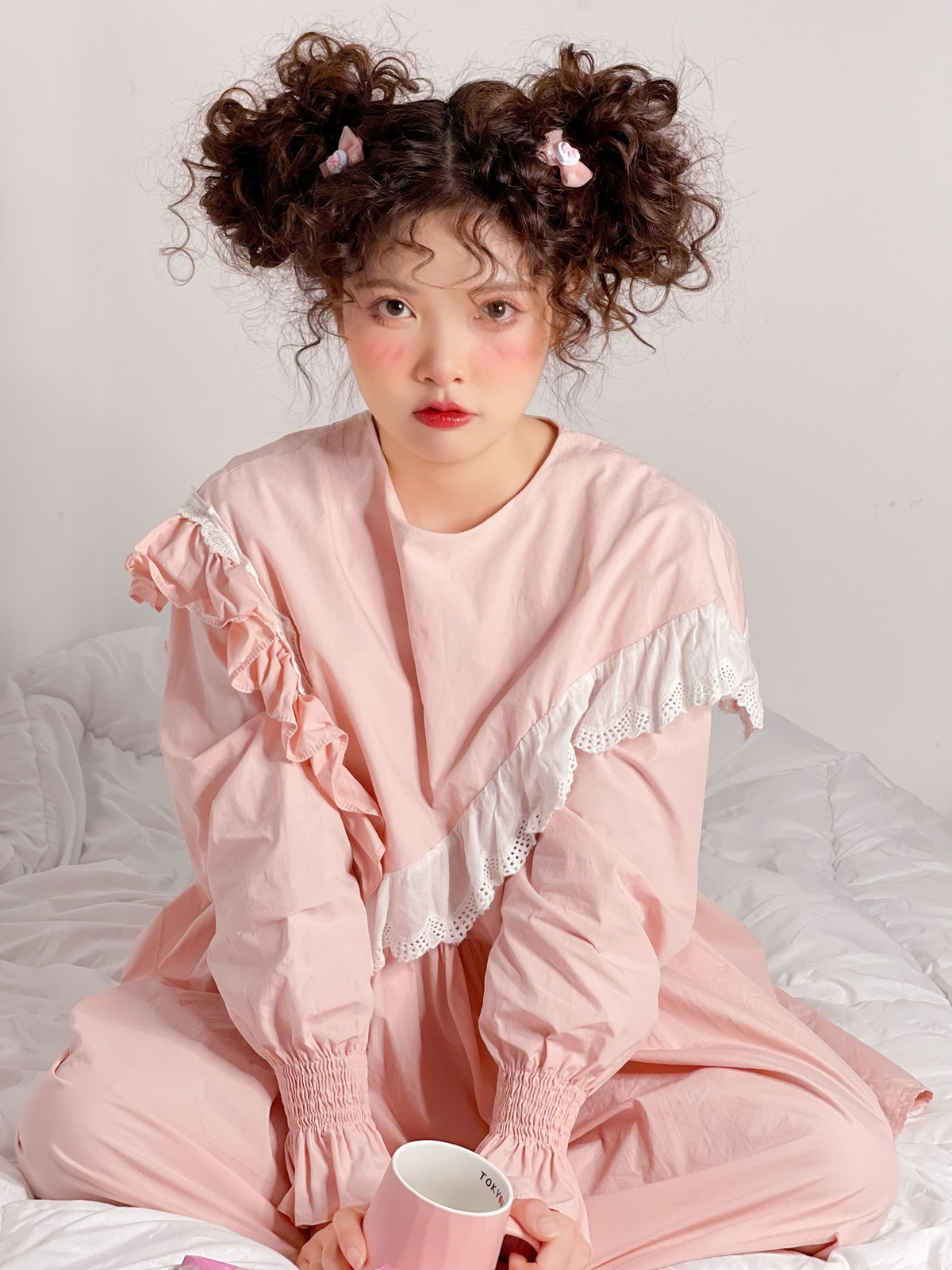 Không những vậy, cô nàng cũng đã một kênh Youtube riêng và có hàng chục nghìn lượt xem và theo dõi ngay từ khi học cấp 3.