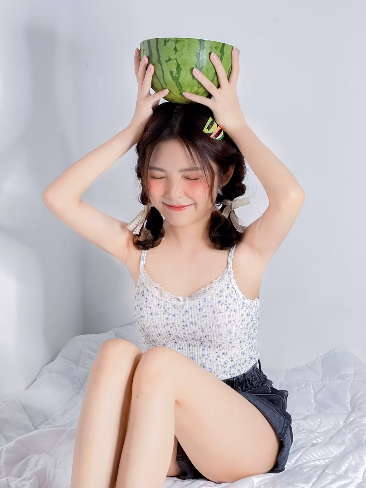 Hot girl TikTok này sinh năm 2000, cô được mọi người biết đến nhờ khuôn mặt đáng yêu "như búp bê" và khả năng make-up chuyên nghiệp.