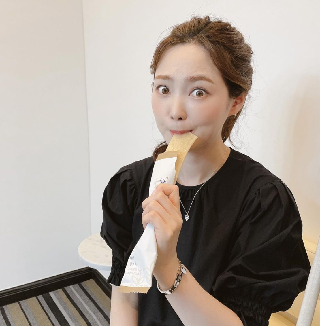 Yu Ram thường được mời chụp ảnh cho các trang tạp chí thể thao và thời trang.