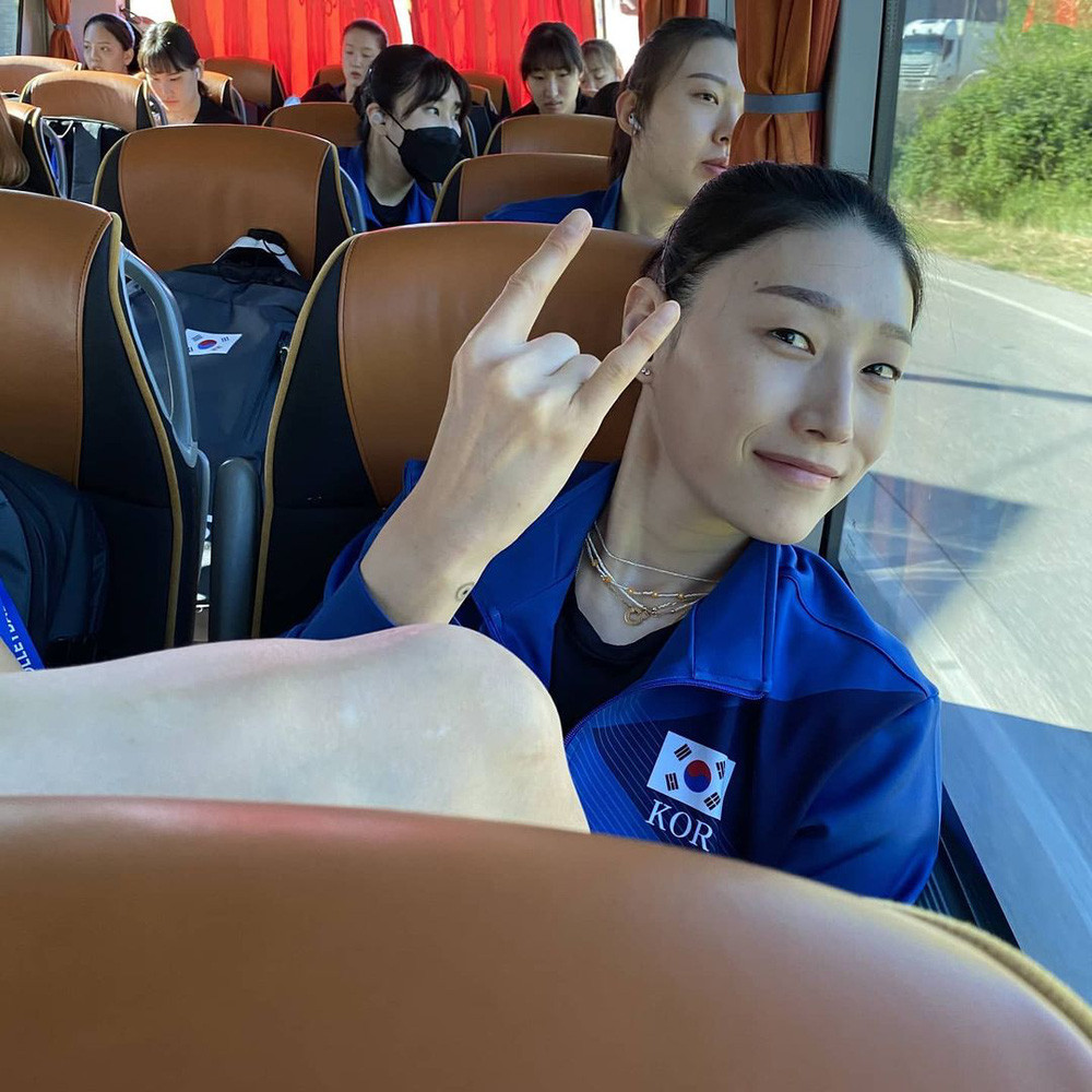 Không chỉ xuất sắc trong thi đấu, với vẻ bề ngoài xinh đẹp cùng sự giỏi giang giúp hình ảnh Kim Yeon Koung càng ngày càng tỏa sáng trong làng bóng chuyền thế giới.