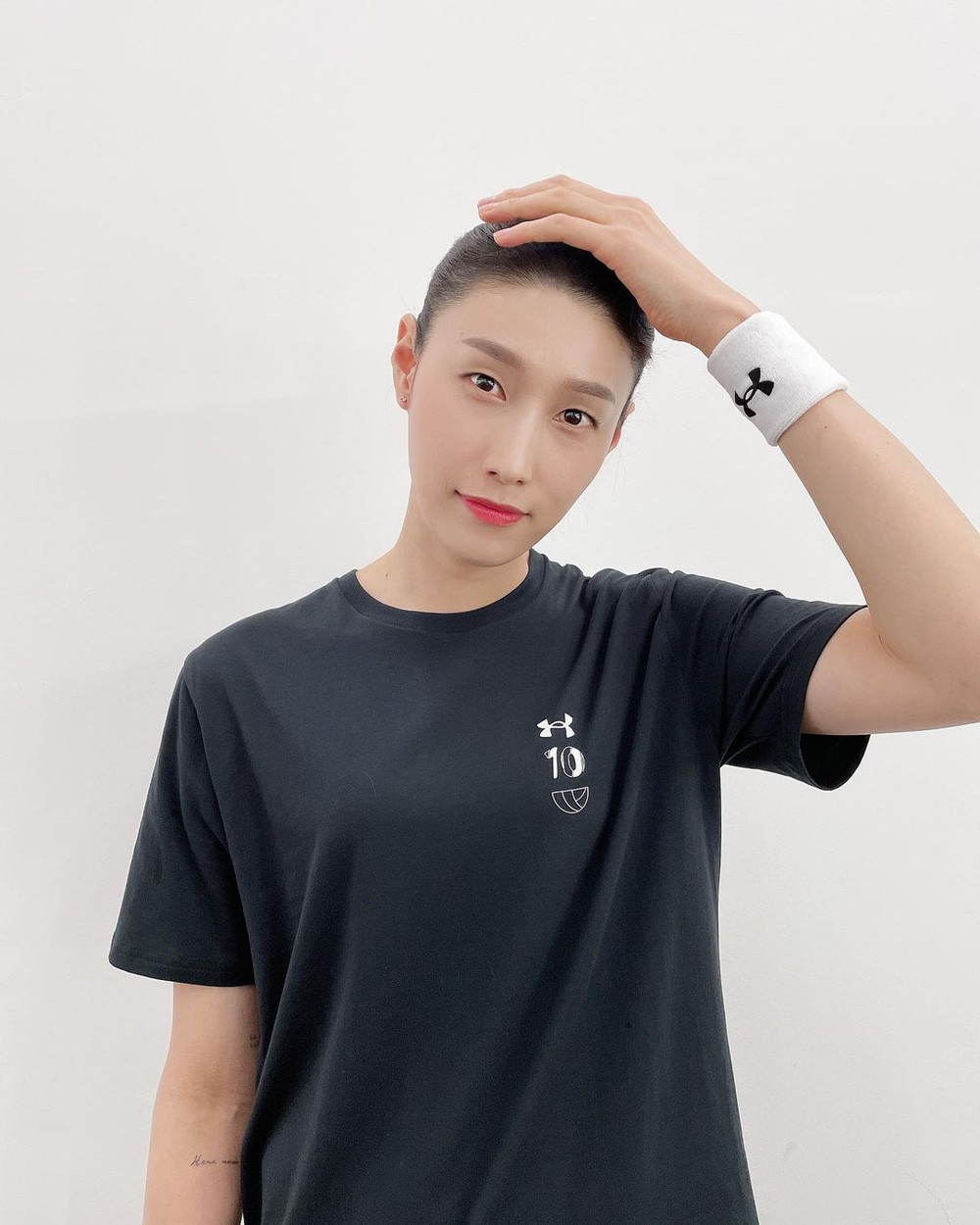 Thu nhập của Kim Yeon Koung không được tiết lộ chính xác, nhưng cô được cho là một trong những cầu thủ bóng chuyền được trả lương cao nhất trong những năm gần đây.